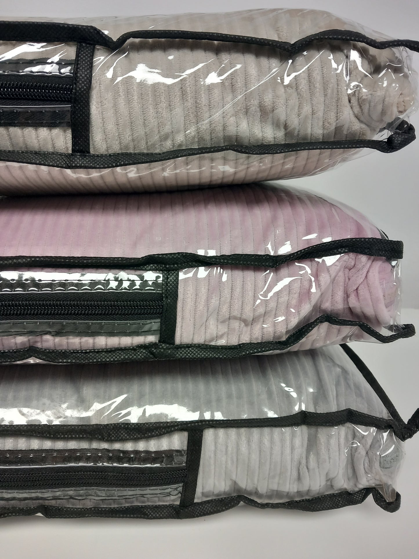 Couverture-coussin Sherpa pour canapé sherpa Beige, Violet et Tiffany Grey de Catotex.