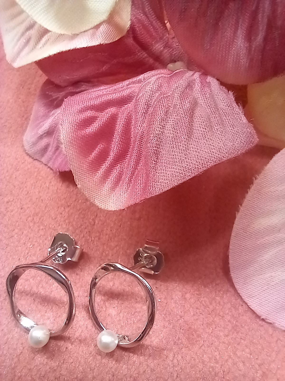 Aros en Plata de Ley rodiada con perla de 3mm.