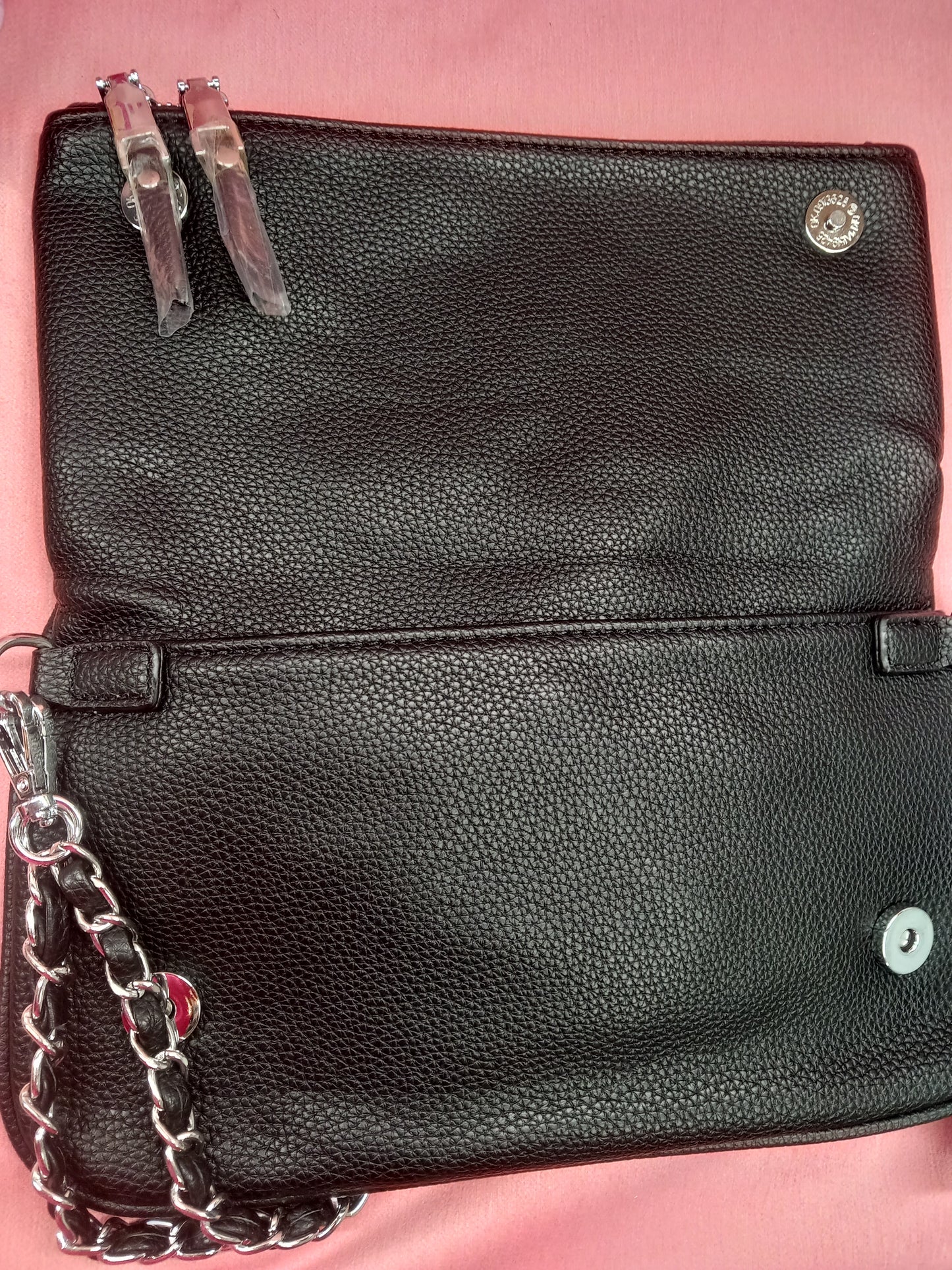 Black PolyLeather Shoulder Bag with 2 Chains to carry on the shoulder or crossbody. Anti-theft device.