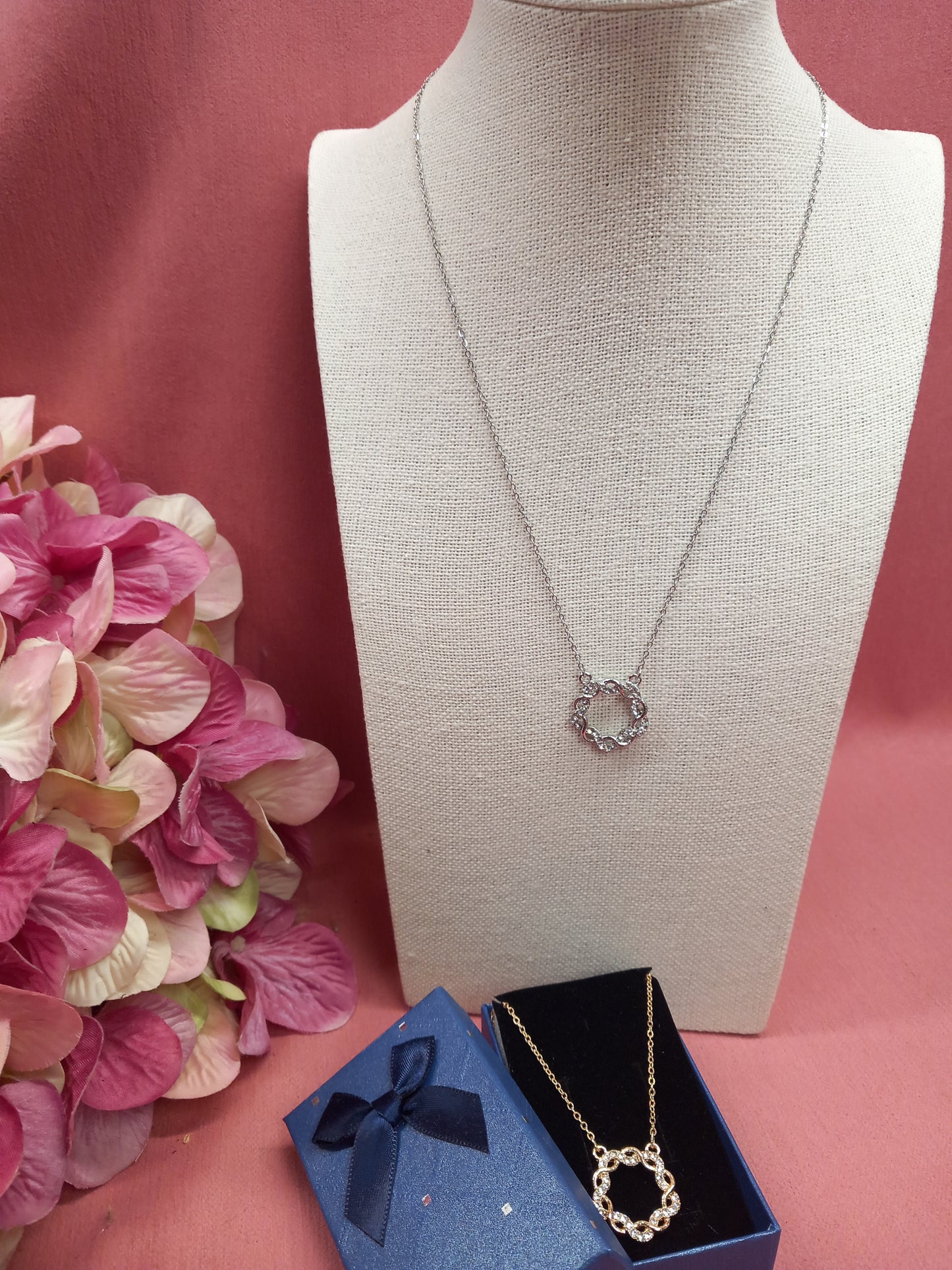 Collier pendentif cercle familial.