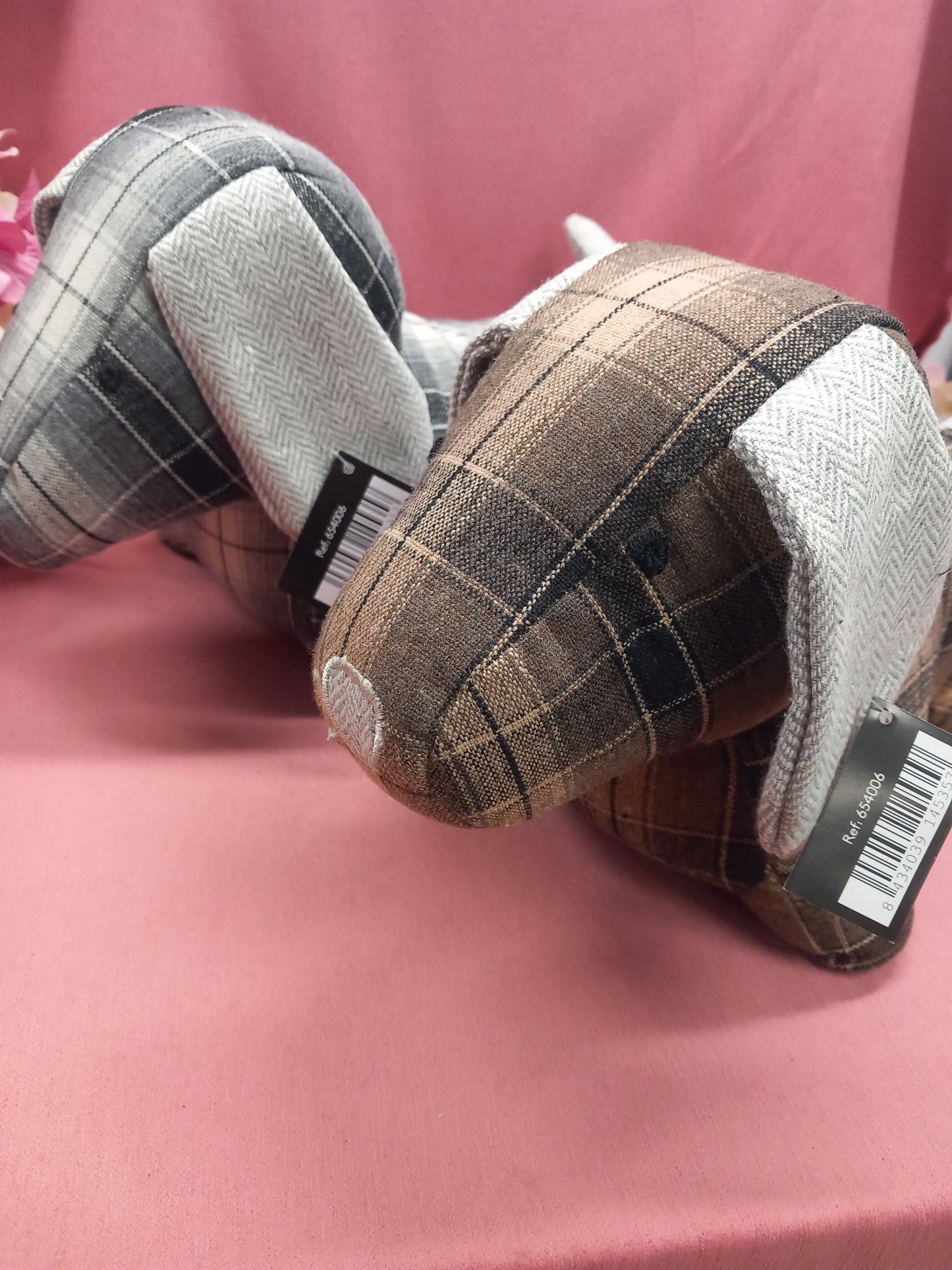 Perros sujeta puertas de cuadros.