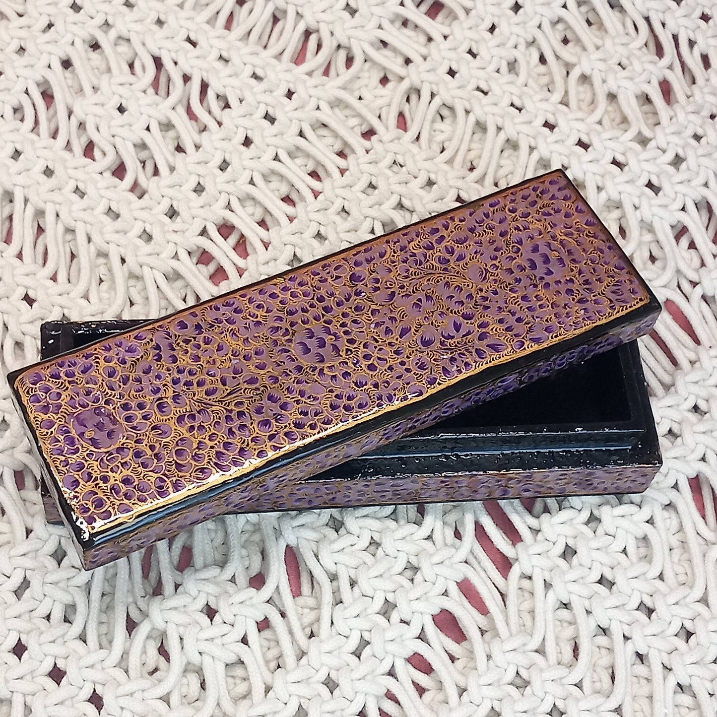 Joyero de cajita artesanía India,hecho a mano en tonos malva. Precio sin competencia. Envío Gratis.