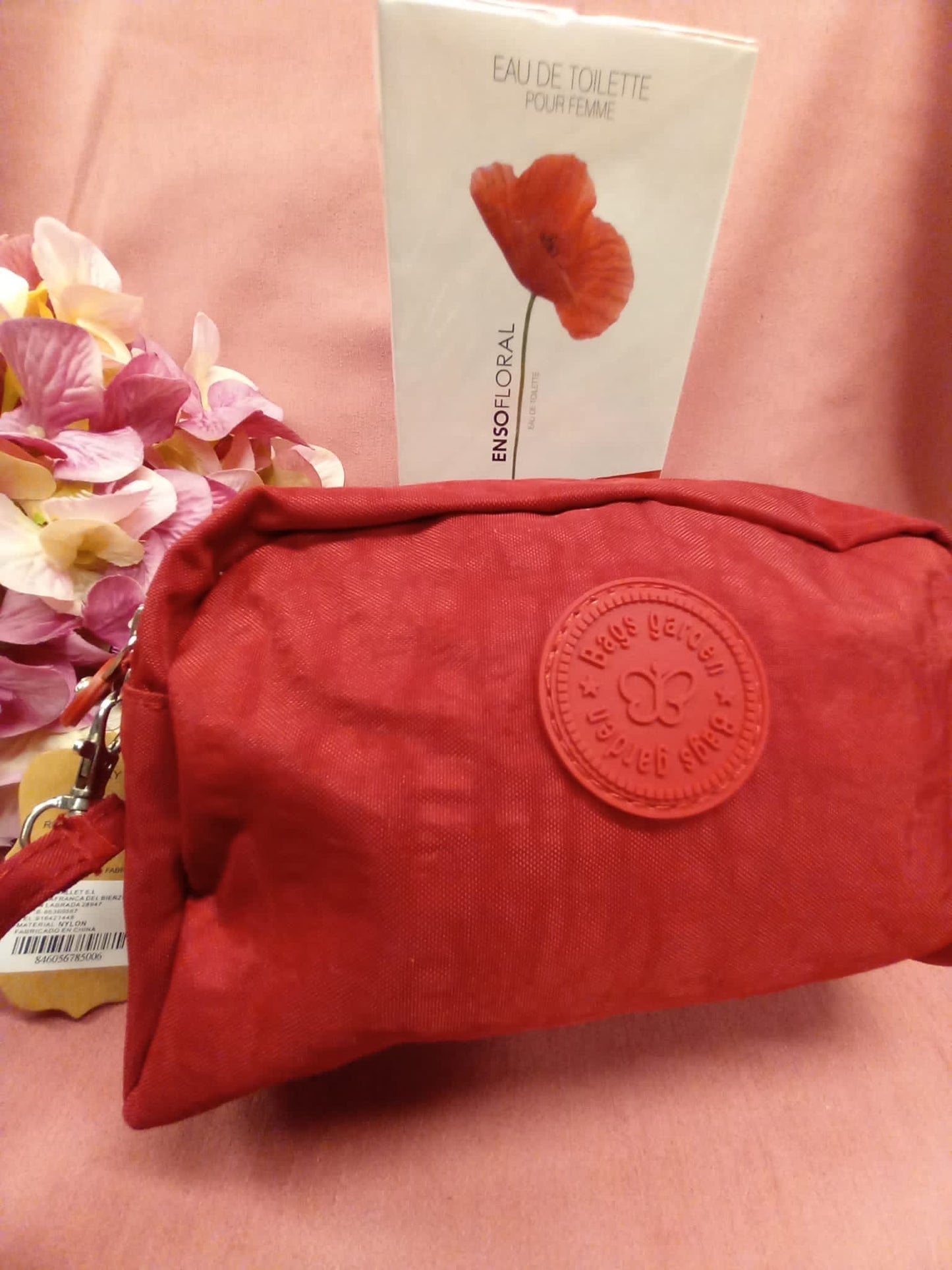 JUEGO DE ASEO PERSONAL.
Colonia de lujo + Bolsa aseo de REGALO