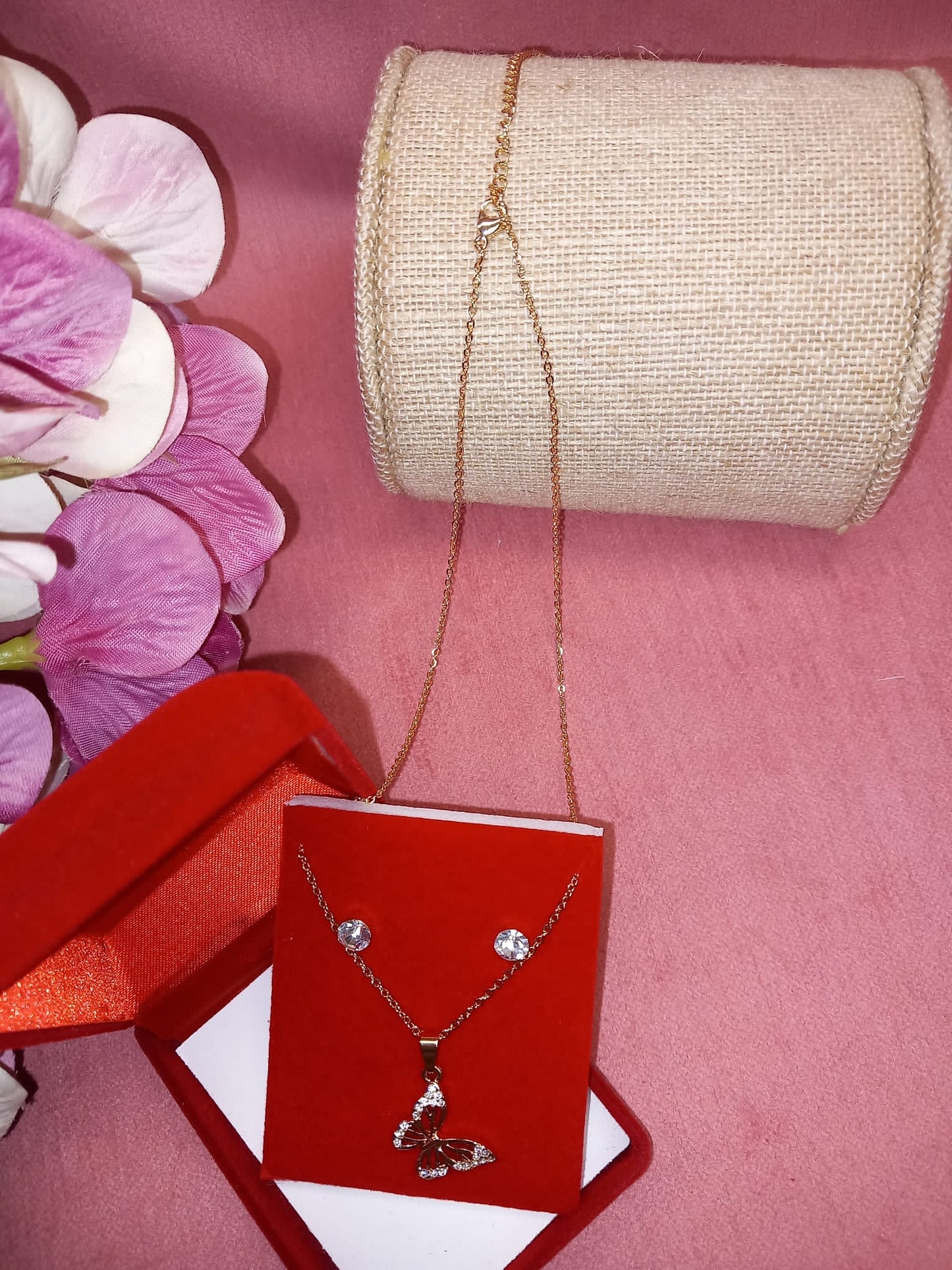 Conjunto Pendientes + cadena + colgante de brillantes efecto Swarovski MARIPOSA.