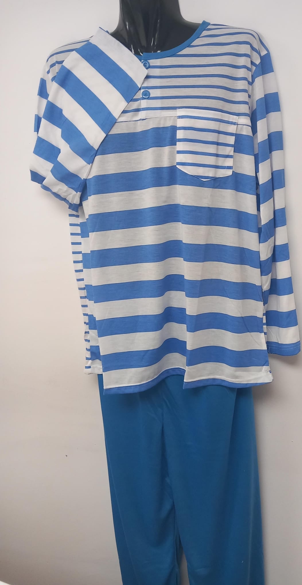 Pyjama GRANDE TAILLE pour HOMME 100% coton extra doux.
Très confortable.
🎱Avec poignets sur le T-shirt🎱