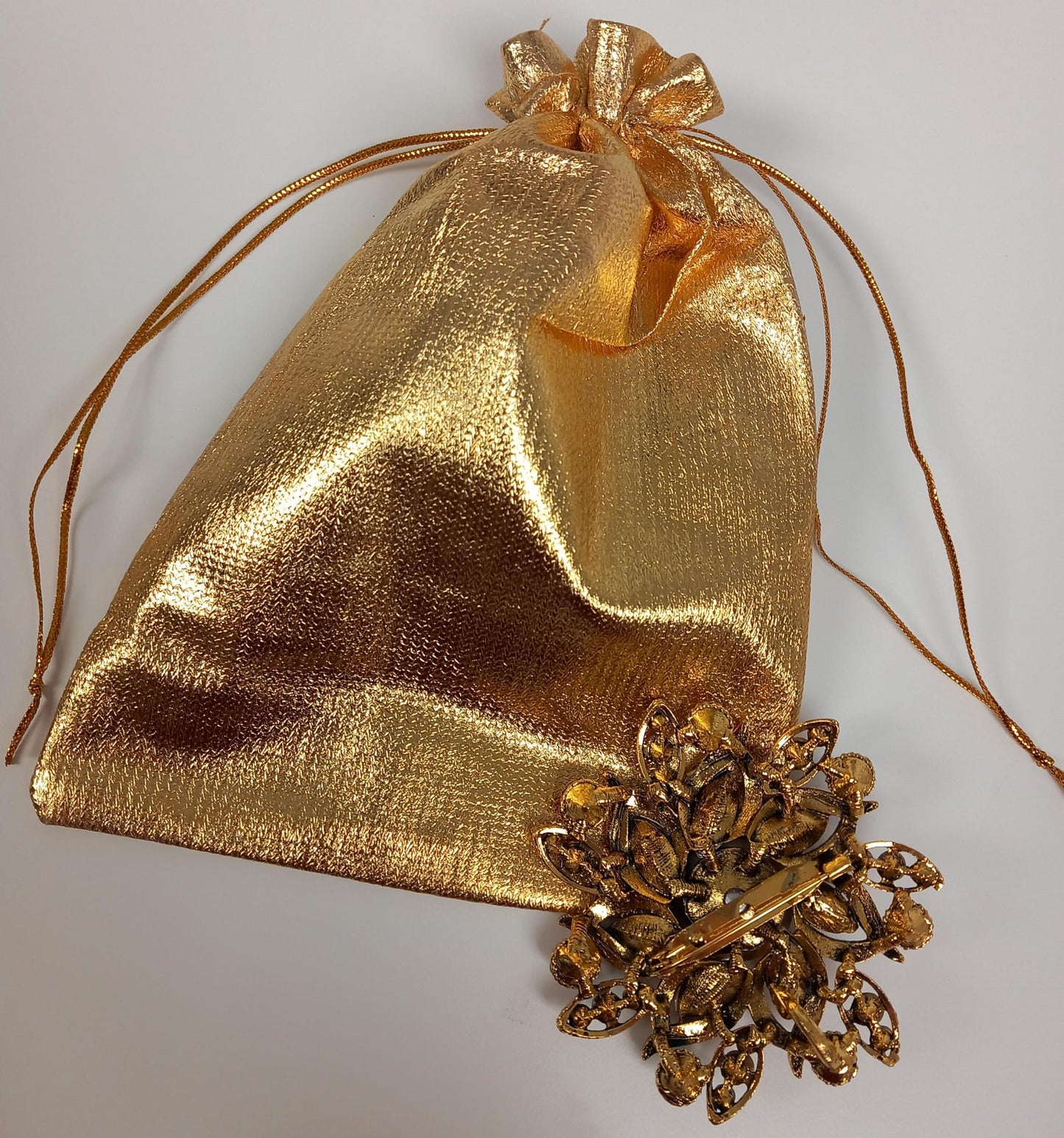 Broche Mandala de la Luz Dorada