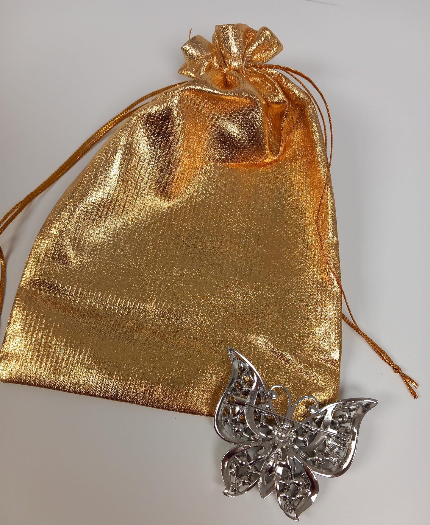 Broche Mariposa Blanca de Cristal