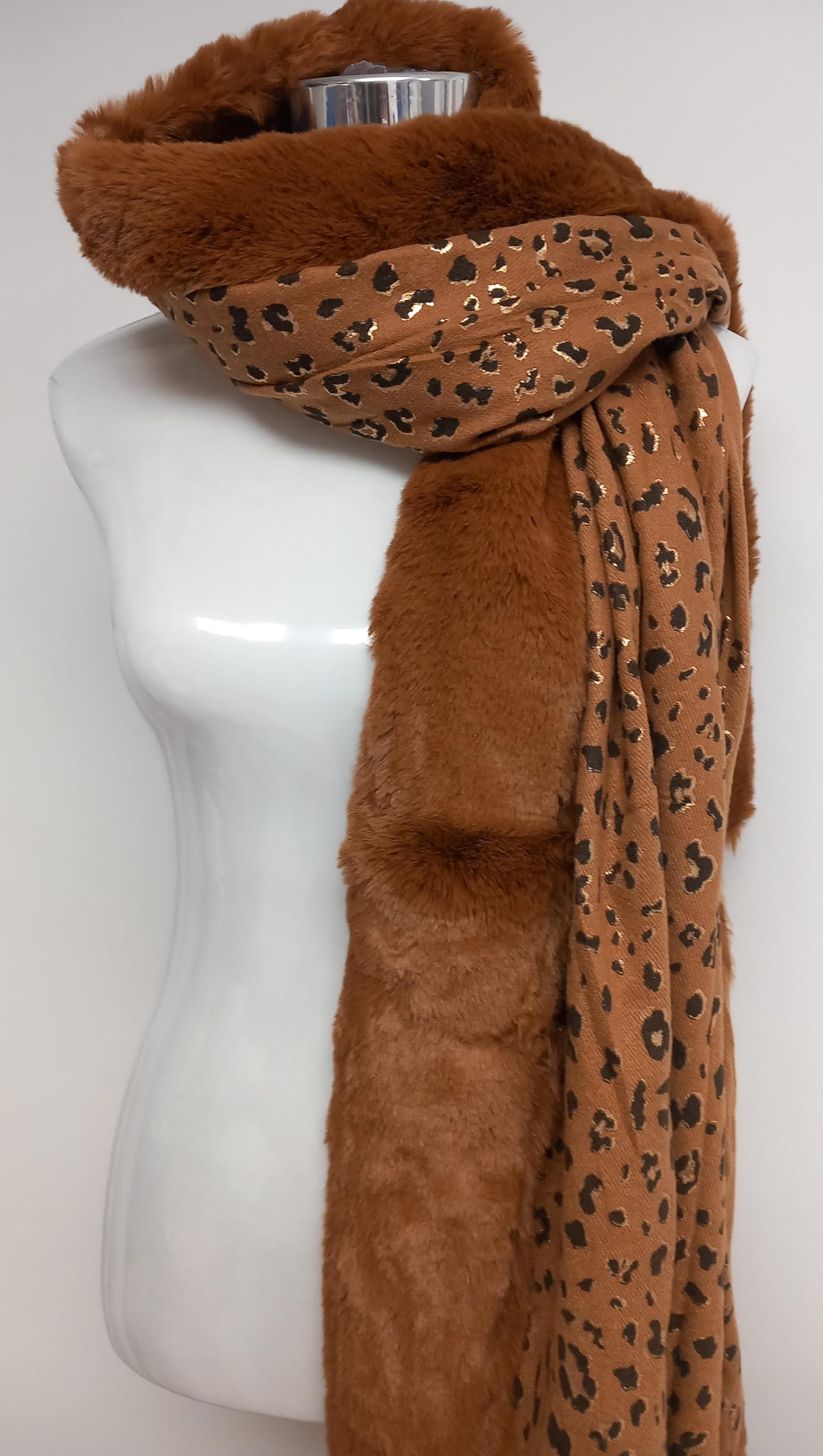 Faux Leather Cardigan Scarf in Cashmere touch with elegant Animal Print 🐆