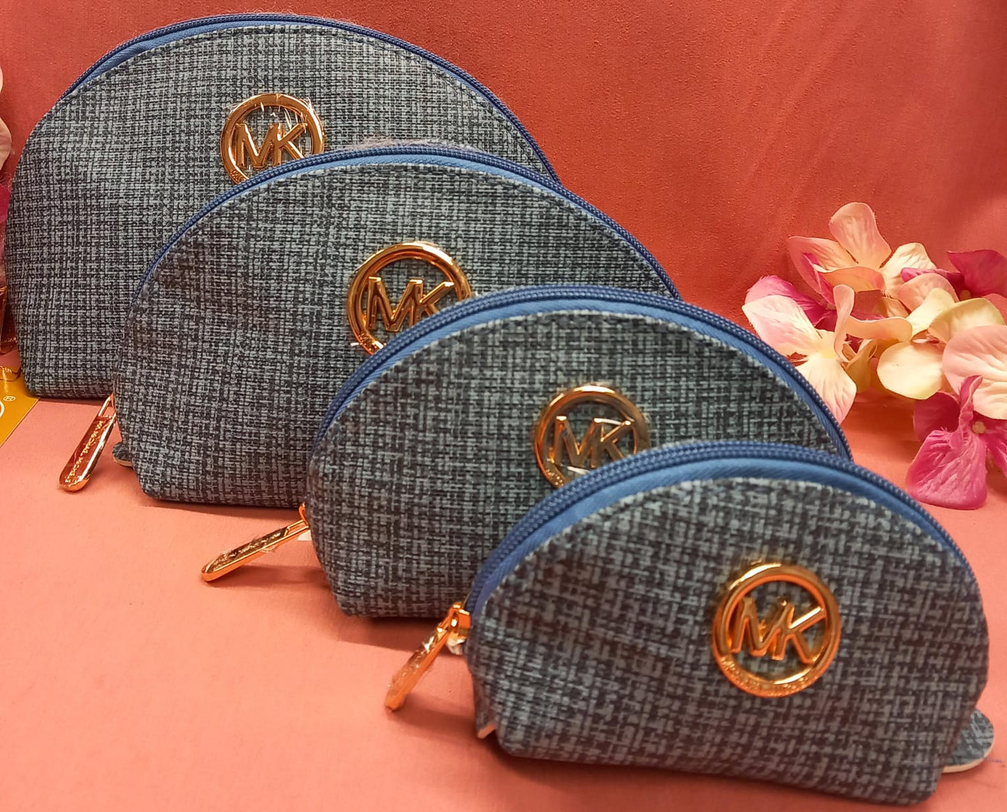 Juego útil neceseres ( 4 piezas).4 neceseres en combinado con gris.