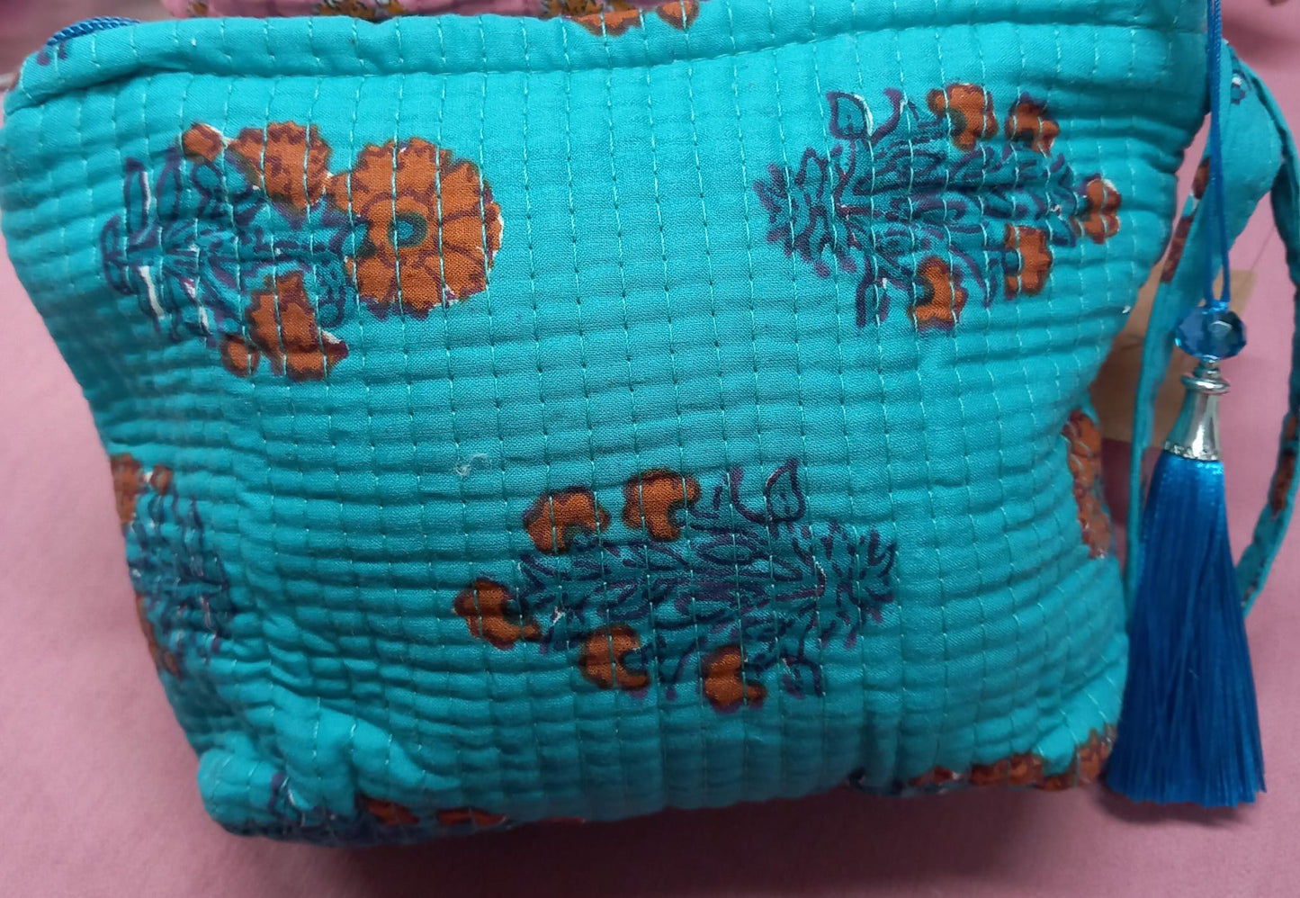 Neceseres de bolso acolchados diseño excluiñsivo india.