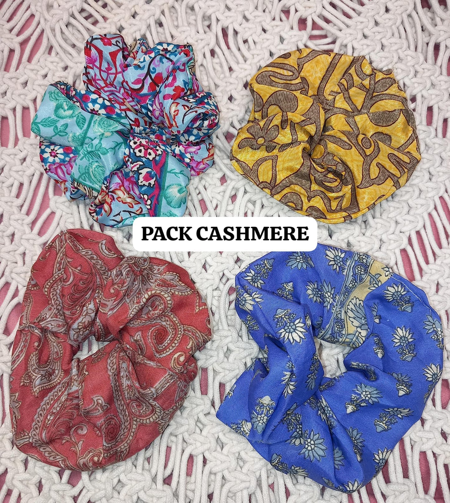 Scrunchie,coleteros y coleteros que se usan como pulseras.Pack de 4 a 9.90€ y envío gratis.