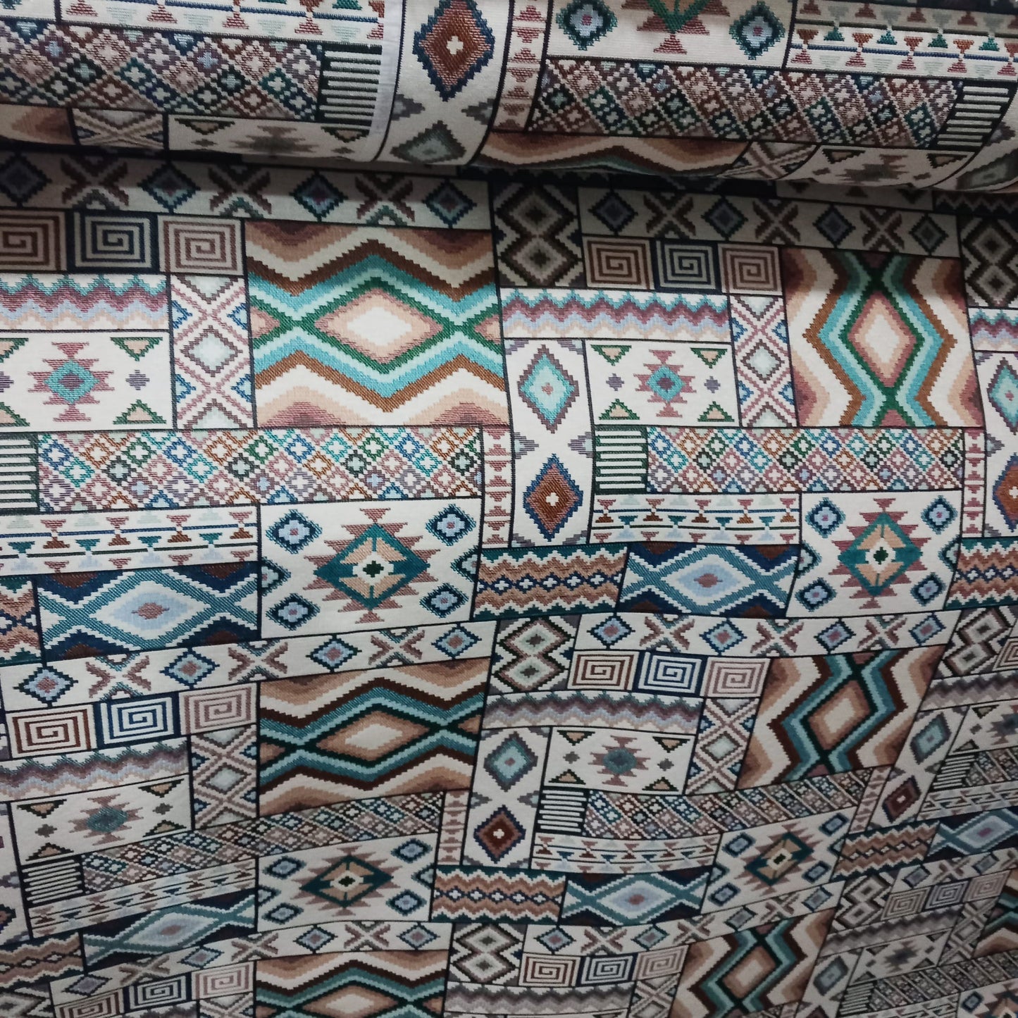 Tela modelo étnica con doble de ancho.Envío gratis.El precio es por metro lineal.MODELO CANCÚN.