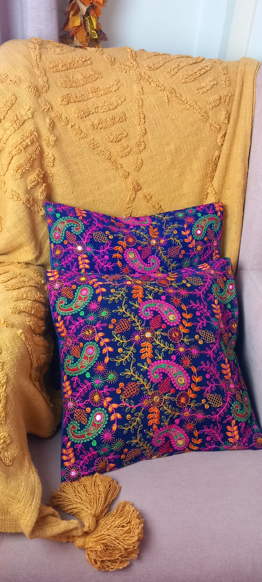 FUNDA DE COJÍN CACHEMIRE AZUL 40X40CM ESENCIA DE INDIA BORADO A MANO CON PERSONALIDAD Y AUTENTICIDAD.ENVÍO GRATIS SIN PEDIDO MÍNIMO.