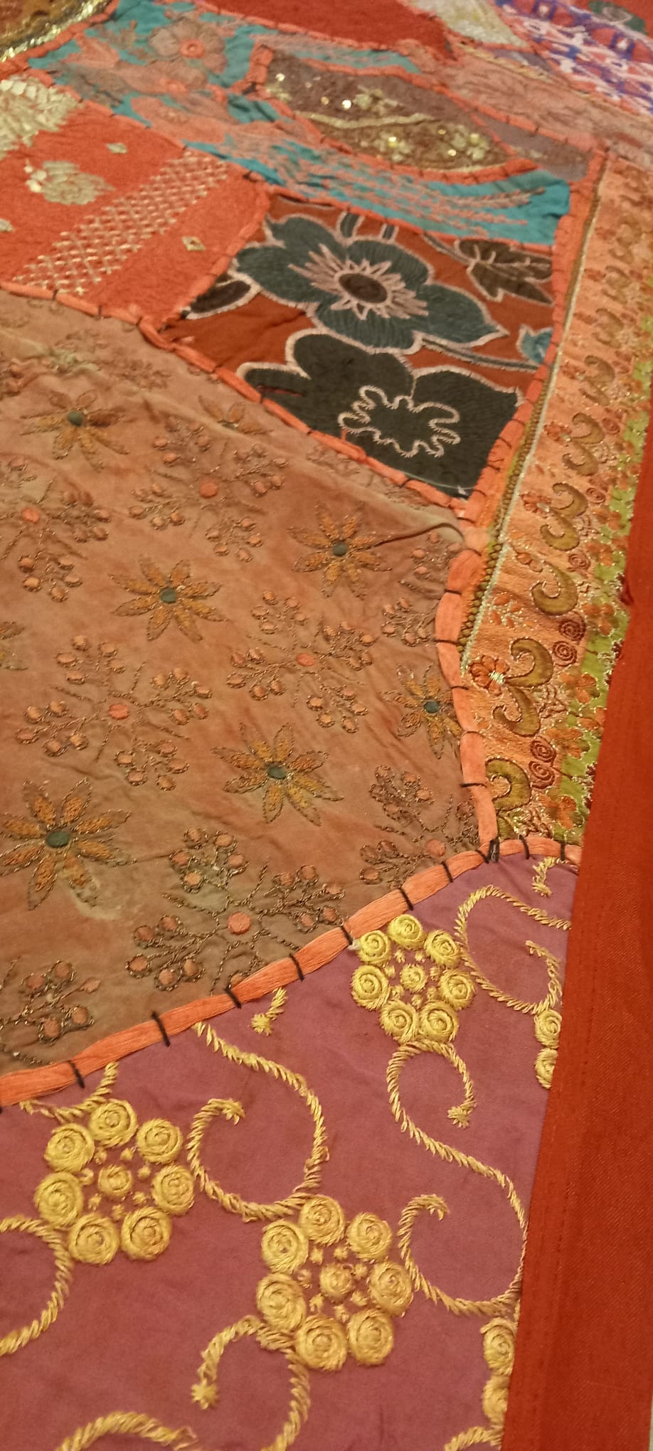 Camino de Mesa Pach. 45cmx145cm.Envío Gratis.Artículo etnico artesanía india. Precio sin competencia.Modelo Loto.