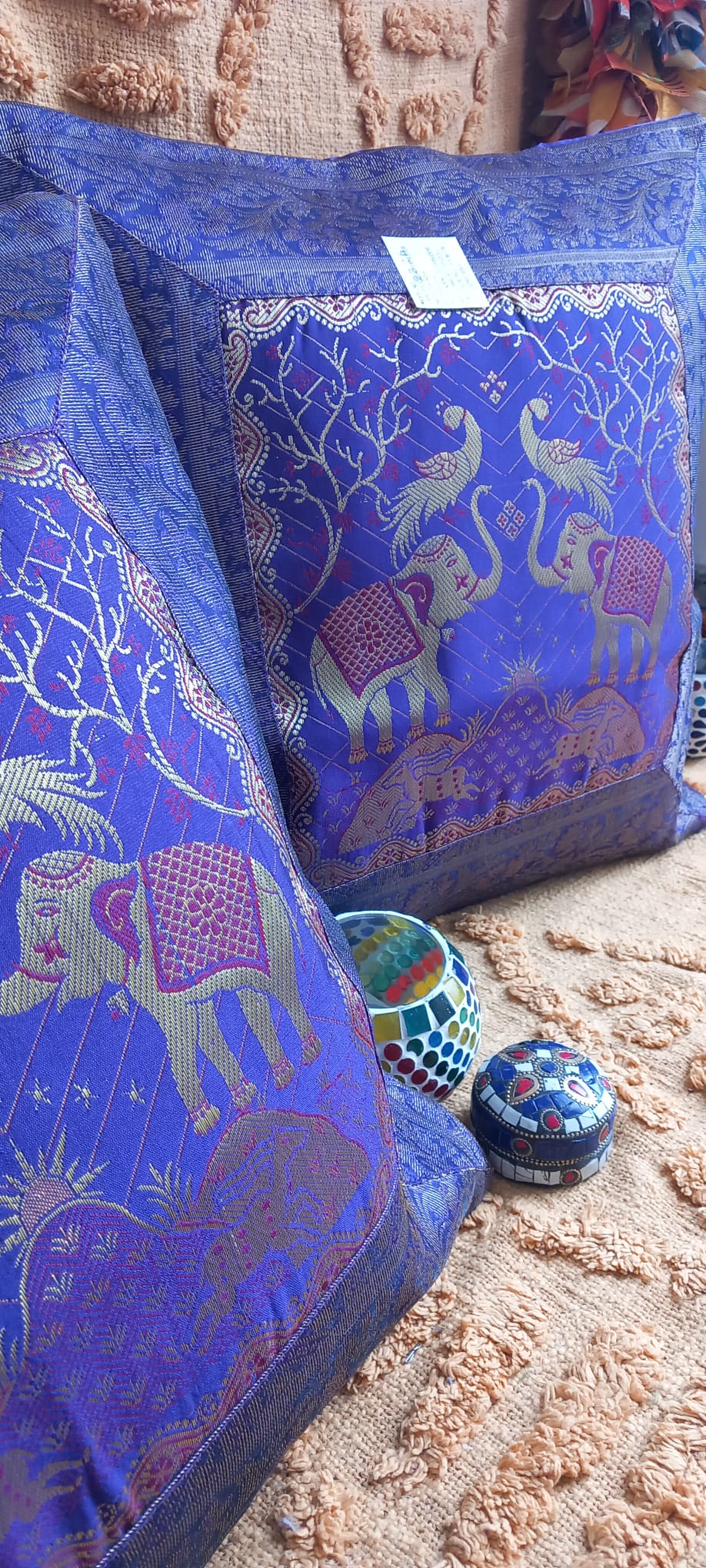 PACK 2 FUNDAS DE COJÍN CON CREMALLERA ELEFANTE MORADO Y DORADO. BOHEMIO Y ARTESANAL CON ALMA.ENVÍO GRATIS SIN PEDIDO MÍNIMO.