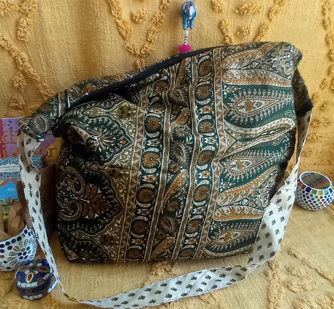BOLSO SEDA CON CREMALLERA,AUTÉNTICA ARTESANÍA INDIA CON MÁGICOS COLORES.ENVÍO GRATIS SIN PEDIDO MÍNIMO.