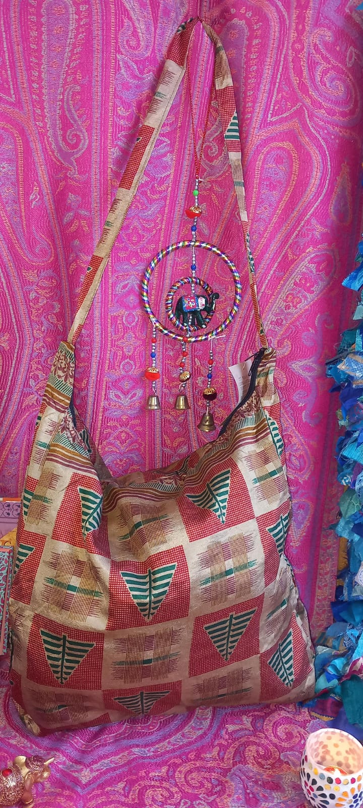 BOLSO SEDA CON CREMALLERA,AUTÉNTICA ARTESANÍA INDIA CON MÁGICOS COLORES.ENVÍO GRATIS SIN PEDIDO MÍNIMO.