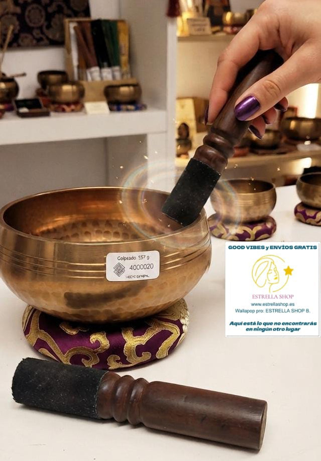 CUENCO AUTÉNTICO DE LATÓN GOLPEADO 557GR INCLUYE ZAFU Y PALO CON UN SONIDO ÚNICO Y ENVOLVENTE CON 13CM UNA JOYA SIN IGUAL ENVÍO GRATIS SIN PEDIDO MÍNIMO.
