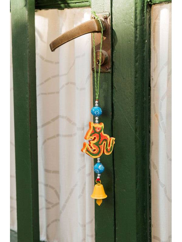 Mini colgador madera símbolo sagrado del om.