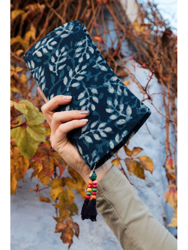 Monedero billetera Índigo con cremalleras en interior y exterior.Ser diferente es lo que hace único.Envío Gratis.