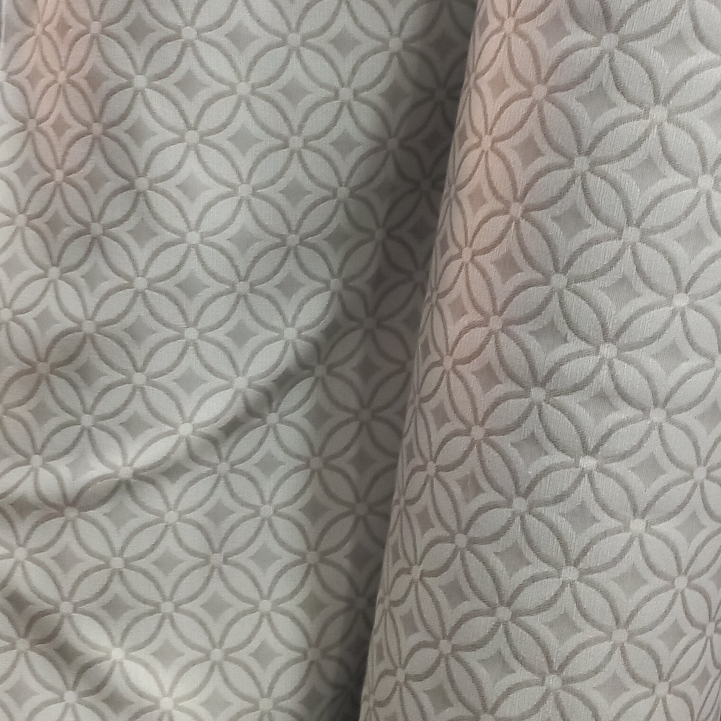 Tela por metros satinada y a doble de ancho en dos colores a elegir.Envío Gratis.