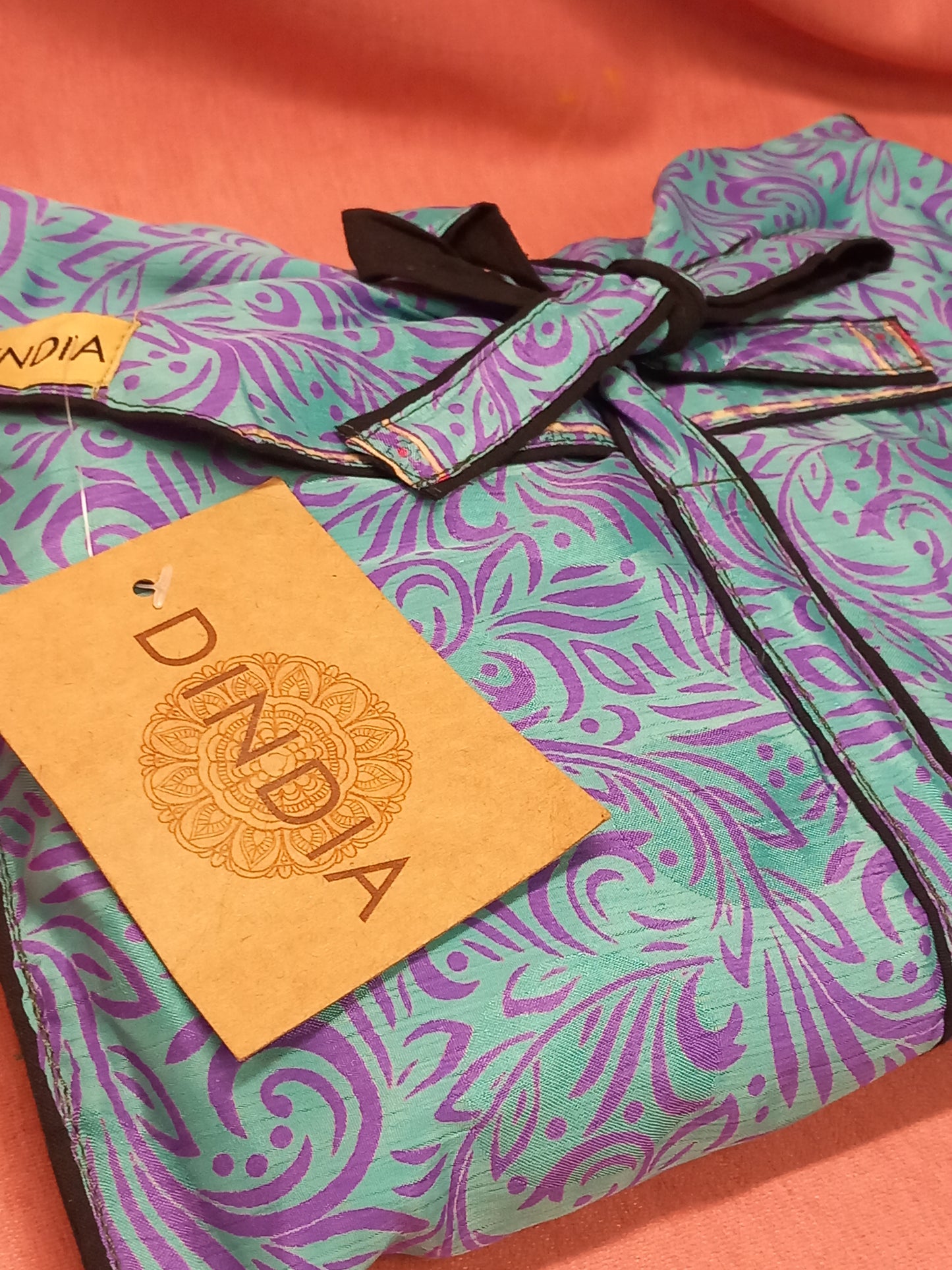 Pijamas India con preciosos estampados.Manga y pantalón corto.Talla única con bolsa a juego,28.99€,envío gratis.Modelo Mar morado.