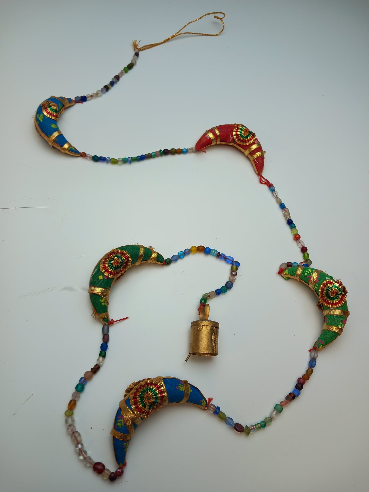 Colgador móvil elaborado artesanalmente en India con lunas.Envío Gratis sin pedido mínimo.