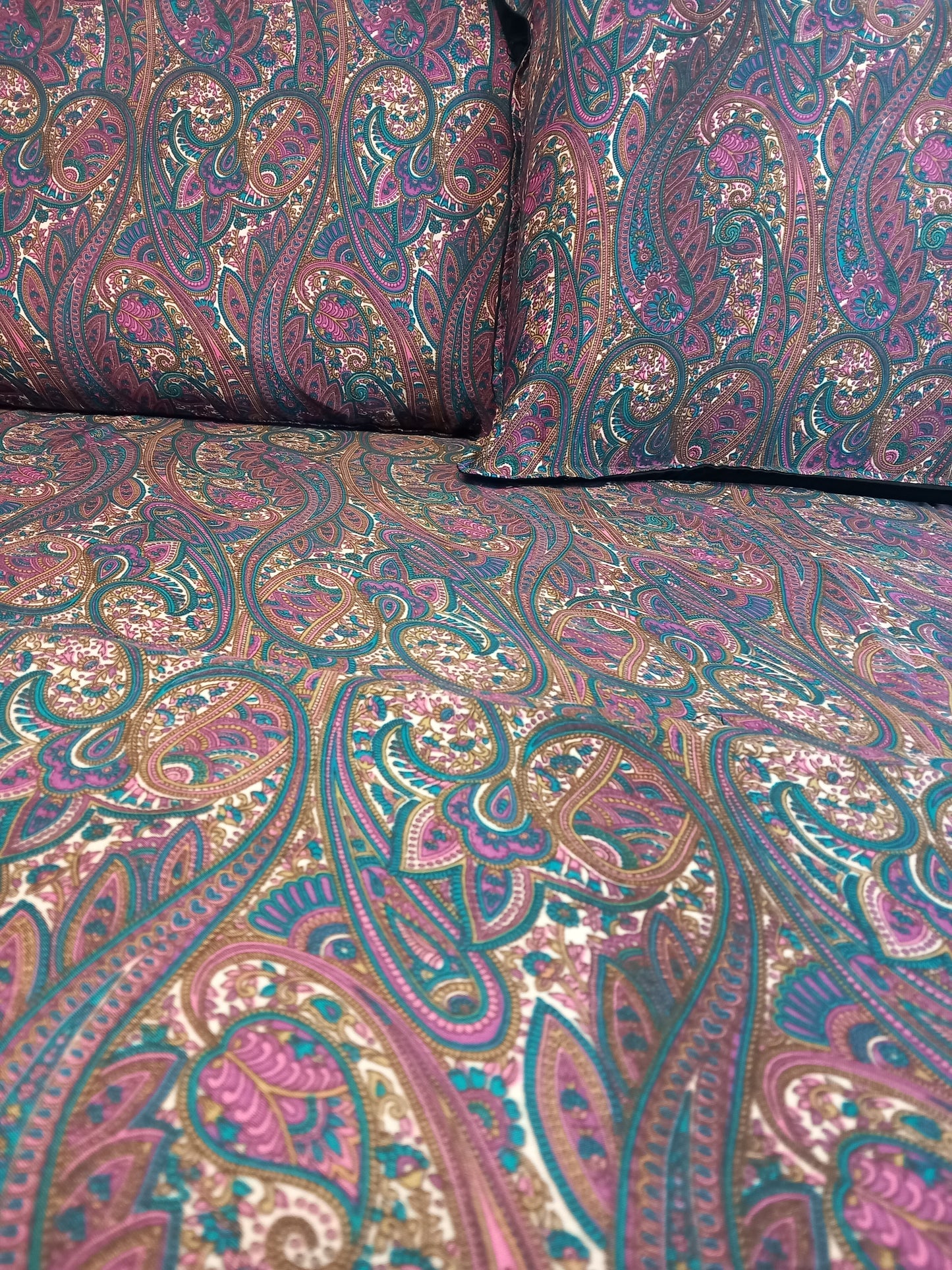 Set de cubrecama con funda de almohada.Tejidos seda de India auténticos. Cashmere cama doble.Precio sin competencia. Envío Gratis.