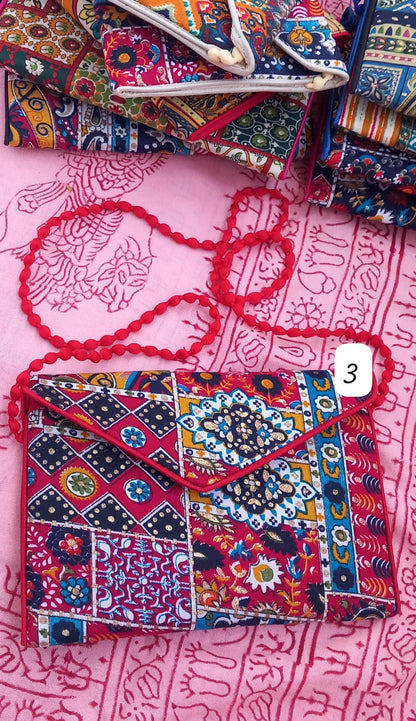 SELECCIONA TU CLUTCH "SUEÑO EN LA INDIA"FAVORITO.TODA UNA EXPRESIÓN DE ARTE Y EXCLUSIVIDAD.ENVÍO GRATIS SIN PEDIDO MÍNIMO.
