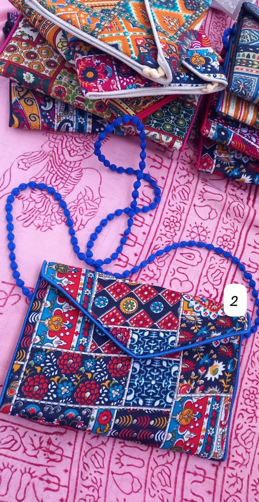 SELECCIONA TU CLUTCH "SUEÑO EN LA INDIA"FAVORITO.TODA UNA EXPRESIÓN DE ARTE Y EXCLUSIVIDAD.ENVÍO GRATIS SIN PEDIDO MÍNIMO.