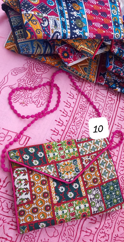 SELECCIONA TU CLUTCH "SUEÑO EN LA INDIA"FAVORITO.TODA UNA EXPRESIÓN DE ARTE Y EXCLUSIVIDAD.ENVÍO GRATIS SIN PEDIDO MÍNIMO.