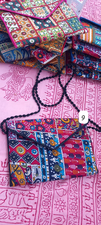 SELECCIONA TU CLUTCH "SUEÑO EN LA INDIA"FAVORITO.TODA UNA EXPRESIÓN DE ARTE Y EXCLUSIVIDAD.ENVÍO GRATIS SIN PEDIDO MÍNIMO.
