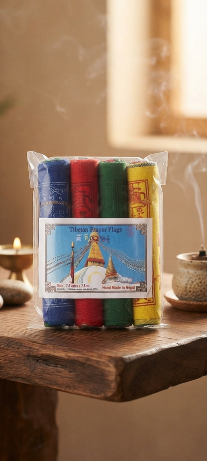 PAQUETE CON 4 ROLLOS DE BANDERAS CON 10 BANDERINES MANTRA BUDISTA CADA UNO HECHA EN NEPAL A MANO.ENVÍO GRATIS SIN PEDIDO MÍNIMO.