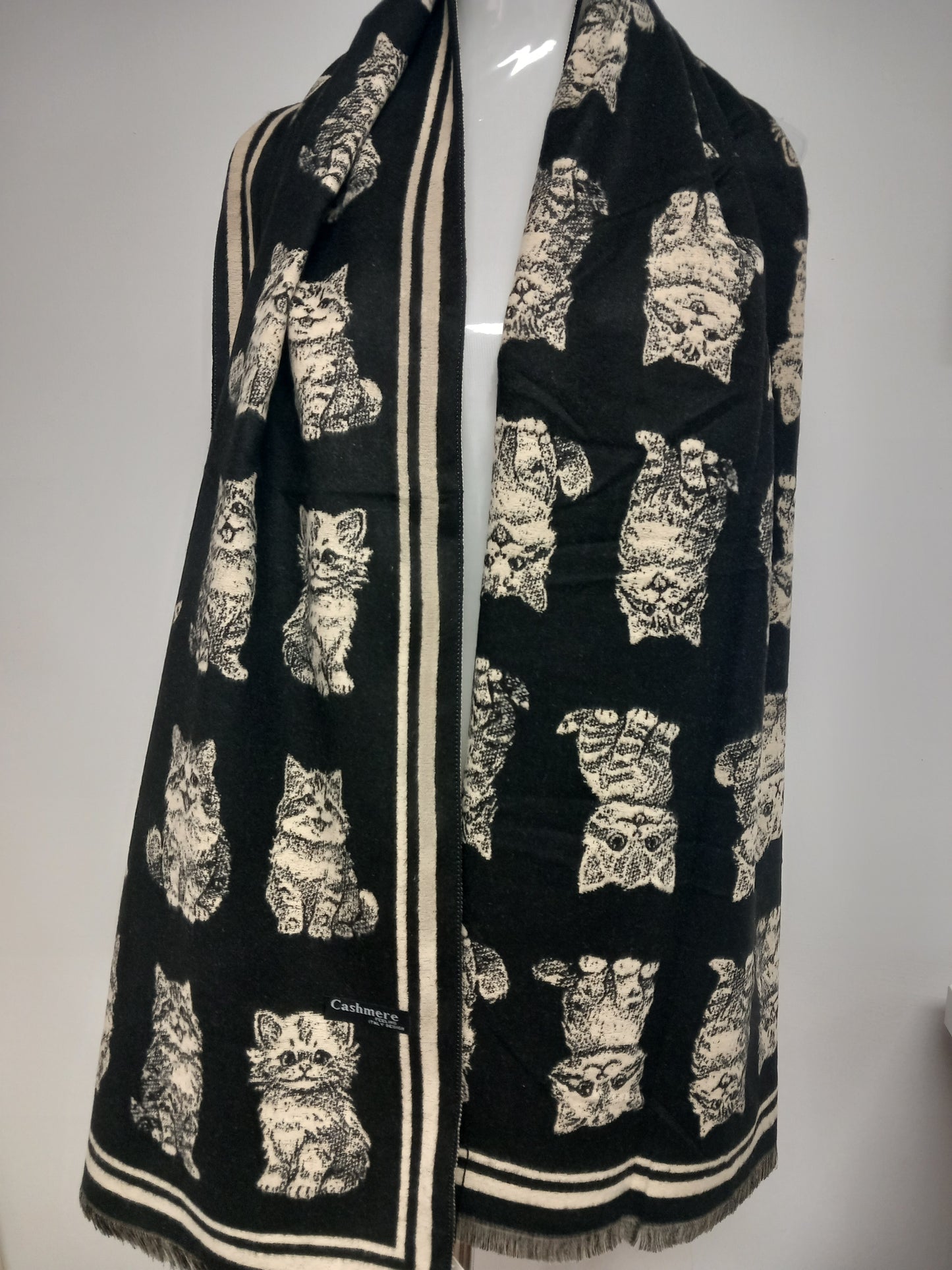 Bufanda Reversible Símpáticos Gatos  😽Tamaño: 190(de largo) x 65cm(de ancho Cashemere.Envío Gratis