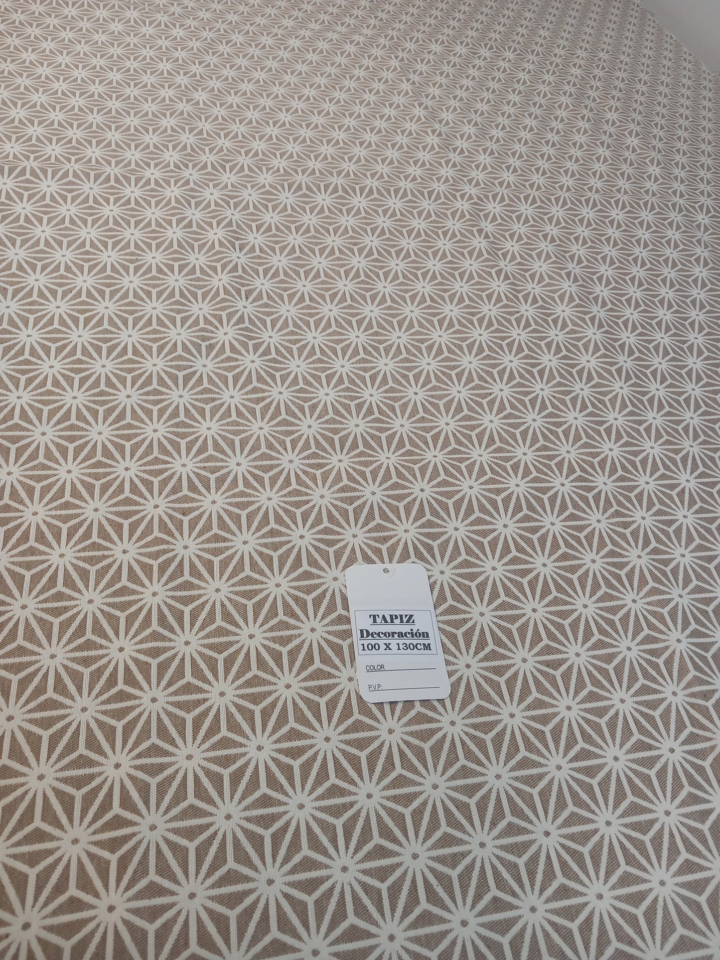 El tapiz mandala esteatita india está elaborado artesanalmente en algodón.
Destacan sus motivos florales con hilos de color que contrastan con el color de la base.

Todos guardan la misma línea pero pueden existir diferencias entre ellos ya que están elaborados artesanalmente.

Consulta otros modelos de nuestra colección!

Medida: 100cm x 130 cm

Envío Gratis.