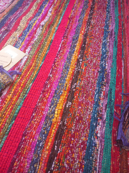 Jarapa Plaid multicolor vibrantes por sus tonos con fleco malva. Envío gratis. Precio sin competencia.