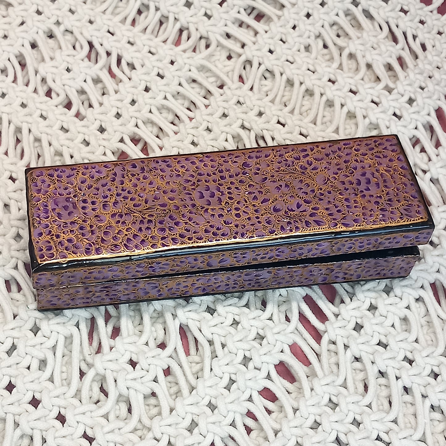 Joyero de cajita artesanía India,hecho a mano en tonos malva. Precio sin competencia. Envío Gratis.