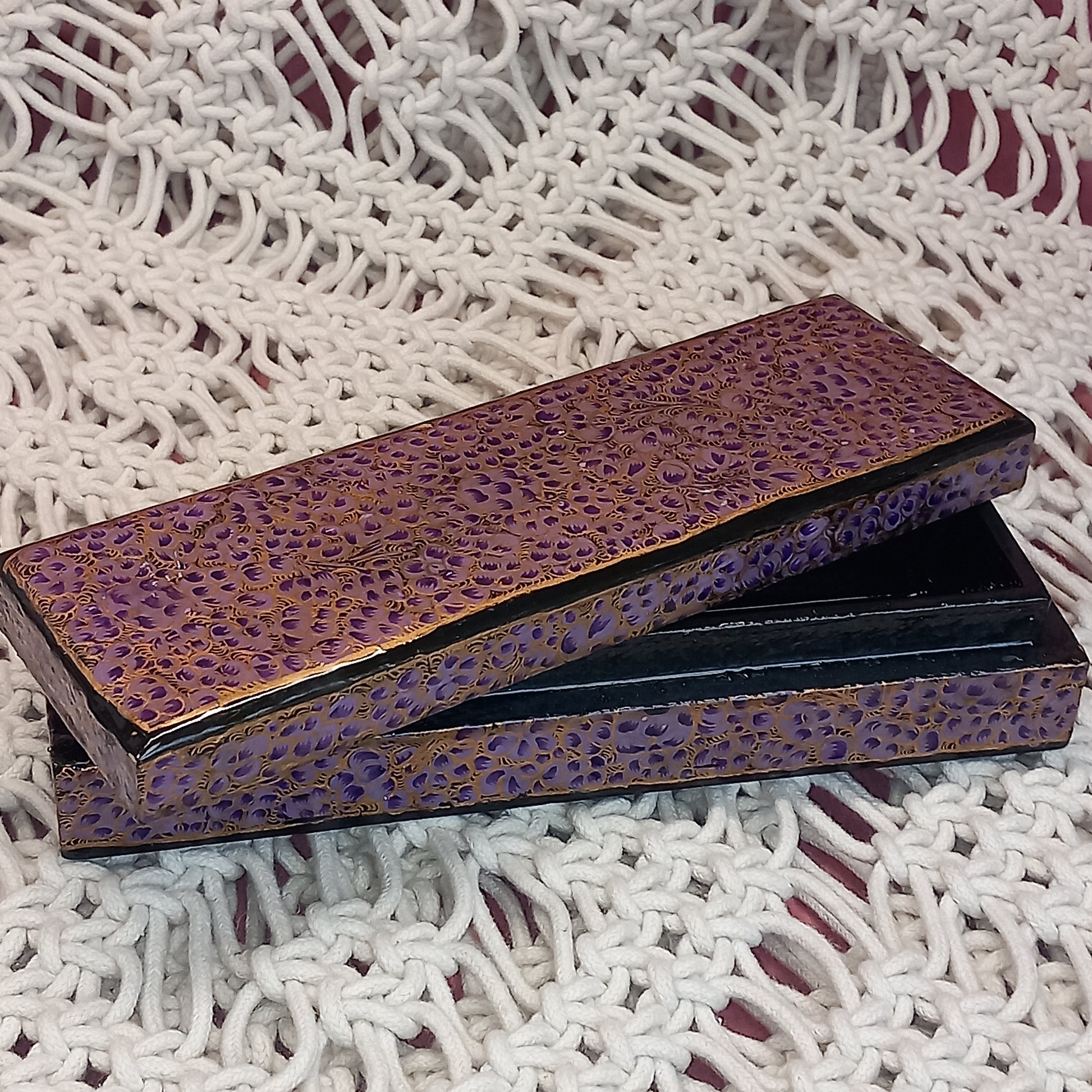 Joyero de cajita artesanía India,hecho a mano en tonos morados exclusiva. Precio sin competencia. Envío Gratis.