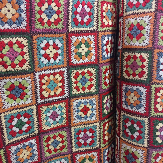 Tela gobelino estampado Crochet,por metros para confección y decoración. El ancho de la pieza es doble de ancho