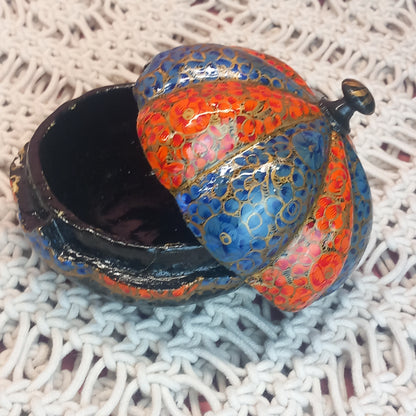 Caja artesanal en forma de calabaza azul y naranja. Artesanía India.Hecho a mano.Envío Gratis SIN pedido mínimo.