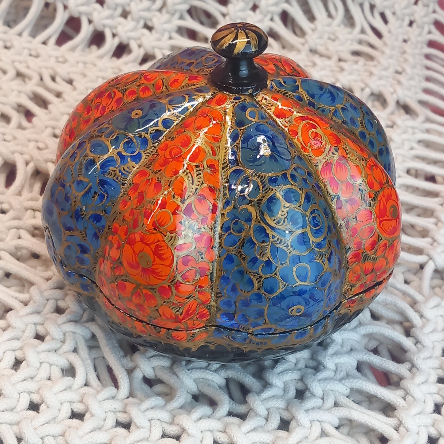Caja artesanal en forma de calabaza azul y naranja. Artesanía India.Hecho a mano.Envío Gratis SIN pedido mínimo.