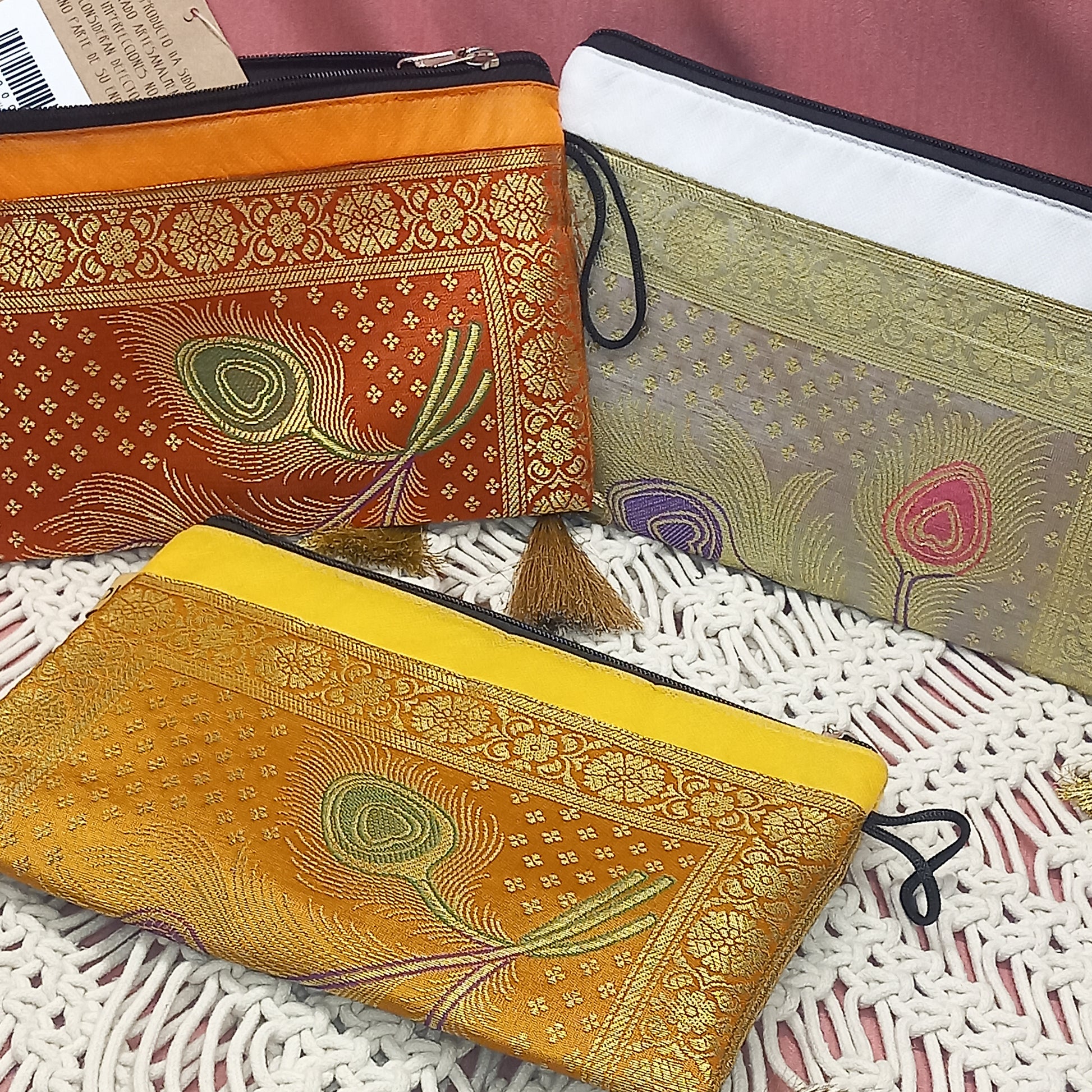 Neceseres en seda elegante con borlas y cremallera. Artesanía India.Envío Gratis.