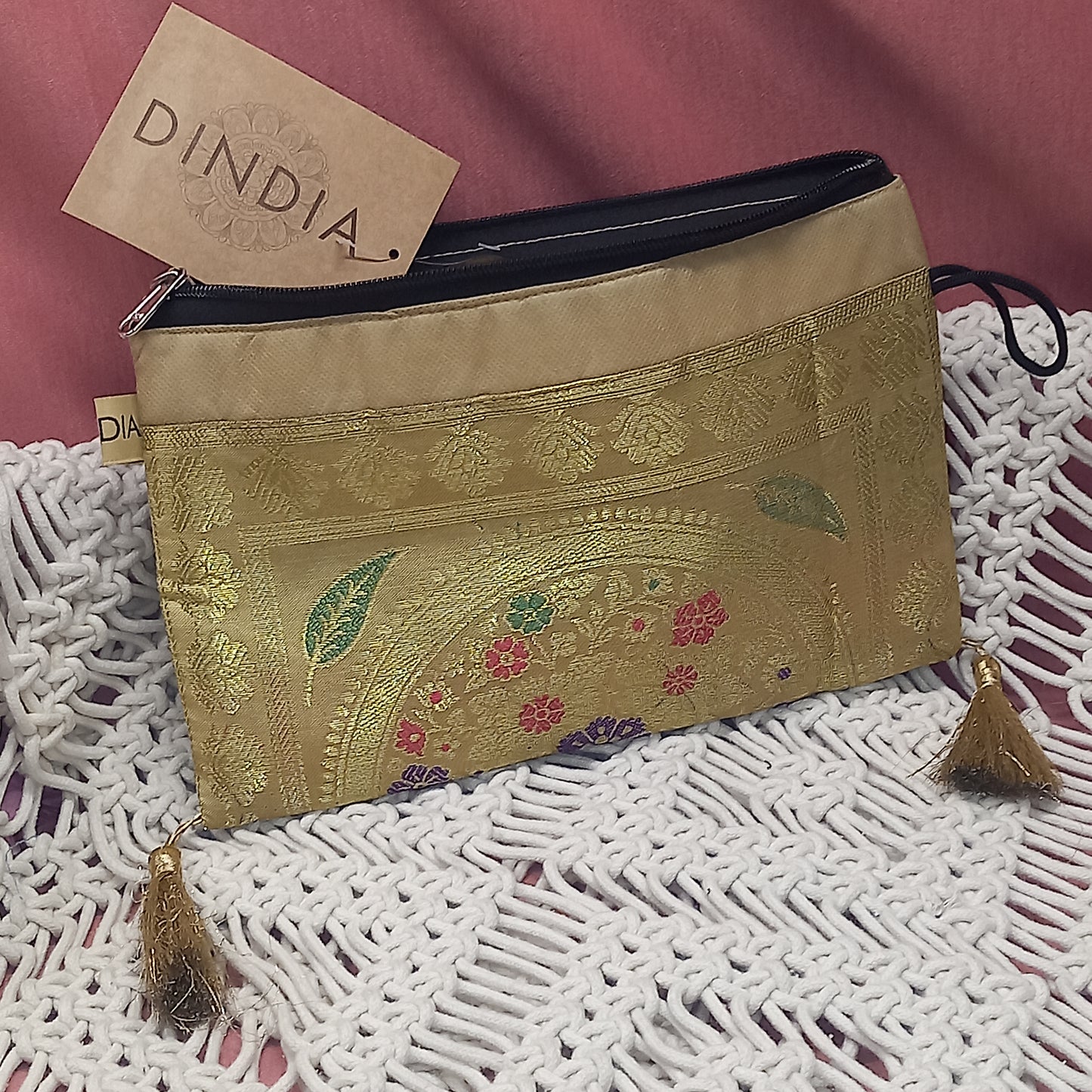 Neceseres en seda elegante con borlas y cremallera. Artesanía India.Envío Gratis.