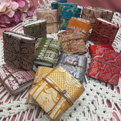 LIBRETA SILK MINI ideal para detalles de eventos diferentes,artesanía India.Disponibilidad de grandes canntidades....y envío gratis.