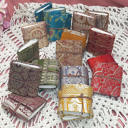 LIBRETA SILK MINI ideal para detalles de eventos diferentes,artesanía India.Disponibilidad de grandes canntidades....y envío gratis.