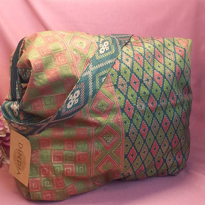 Bolso india de escapada, fin de semana,playa,montaña, gimansio...Con cremallera.Envío Gratis.Modelo Masala.