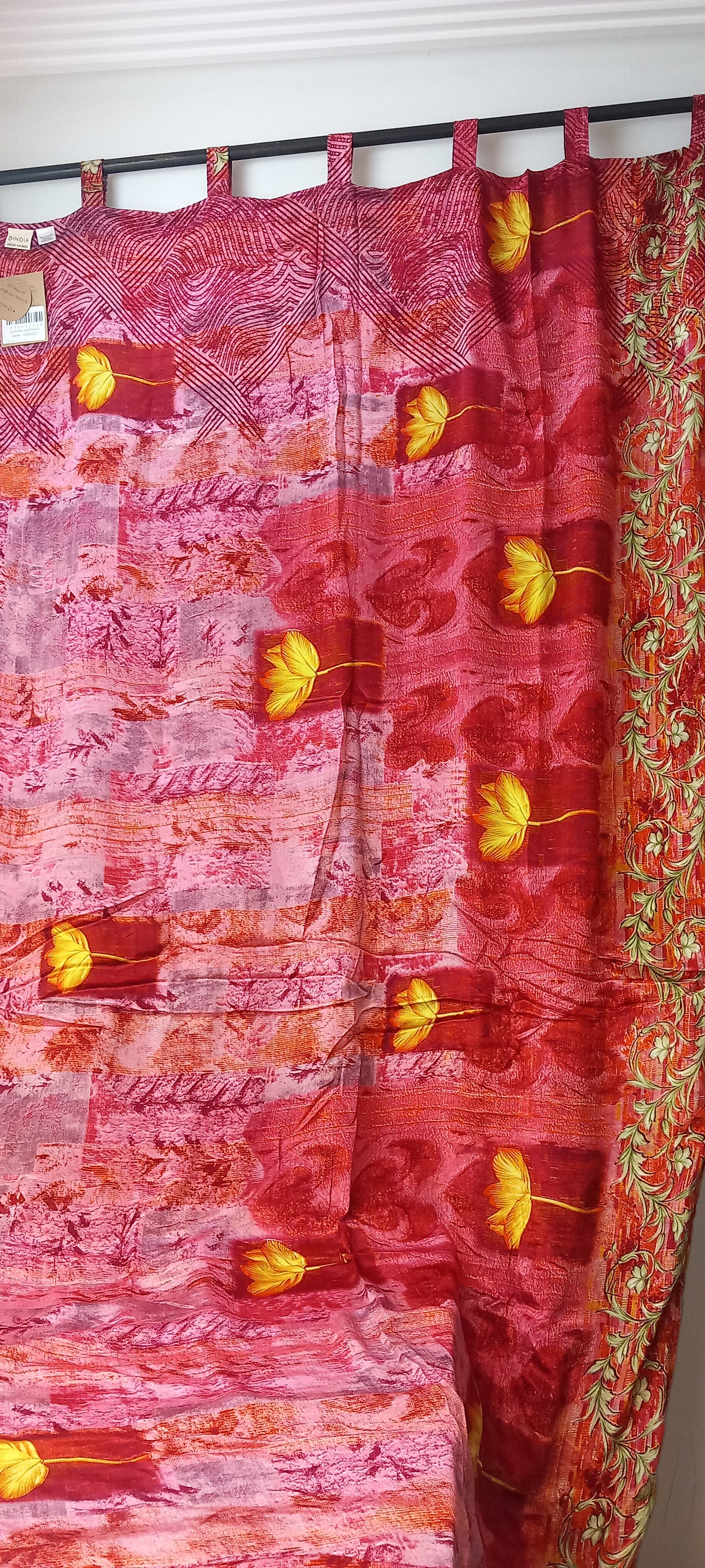 Cortina reversible ya confeccionada con trabillas,modelo Kala.