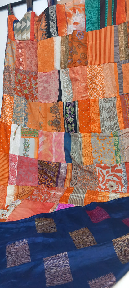 Cortina confeccionada reversible con trabillas,modelo cachemira.Patchwork artesanalmente con orígen India.