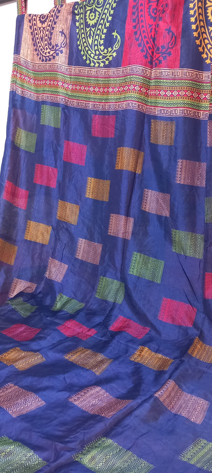 Cortina confeccionada reversible con trabillas,modelo cachemira.Patchwork artesanalmente con orígen India.