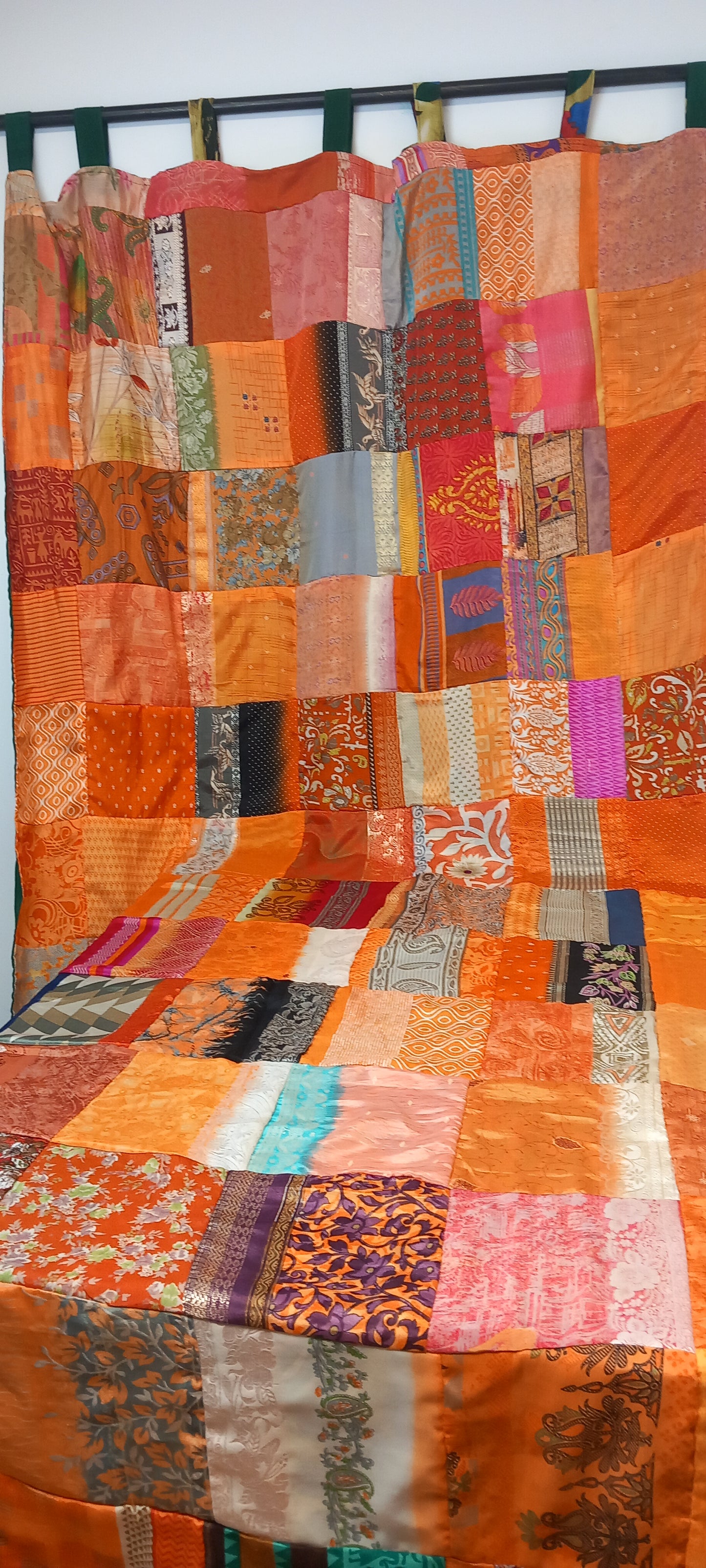 CORTINA CONFECCIONADA TRABILLAS REVERSIBLE PORQUE ES MÁGICA EN PATCHWORK ARTESANÍA CON AMOR DE LA INDIA.ENVÍO GRATIS SIN PEDIDO MÍNIMO